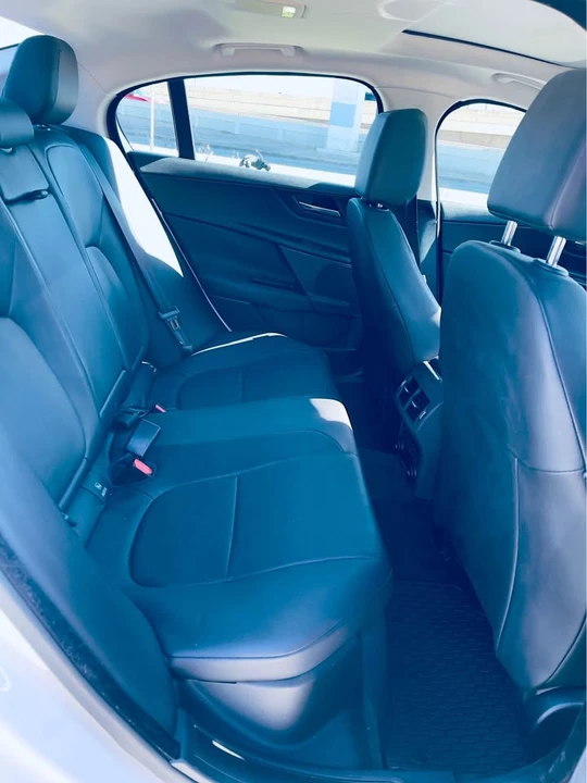 2017 Jaguar XE - Image 9 of 19