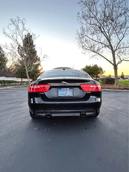 2017 Jaguar XE - Image 9 of 16
