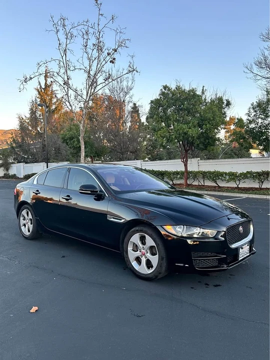 2017 Jaguar XE - Image 3 of 16