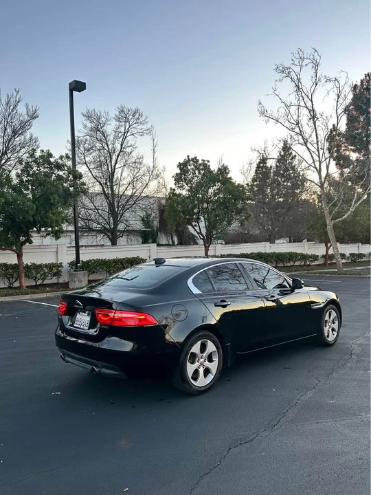 2017 Jaguar XE - Image 6 of 16