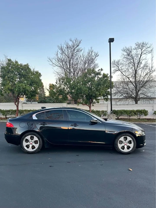 2017 Jaguar XE - Image 4 of 16