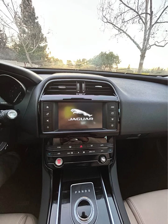 2017 Jaguar XE - Image 13 of 16