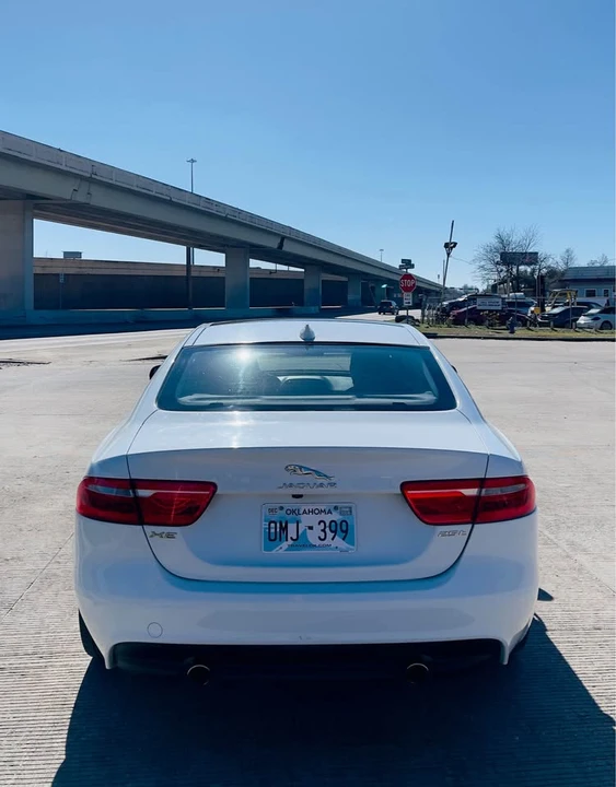 2017 Jaguar XE - Image 6 of 19