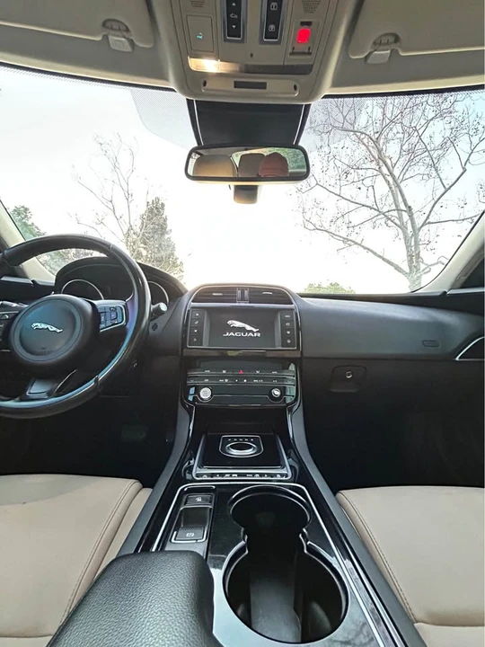 2017 Jaguar XE - Image 11 of 16