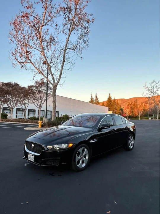 2017 Jaguar XE - Image 8 of 16