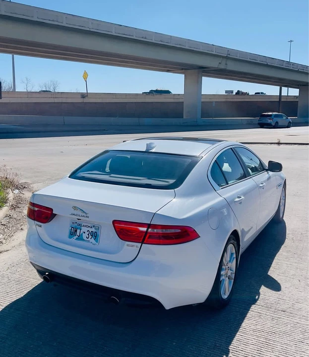 2017 Jaguar XE - Image 7 of 19