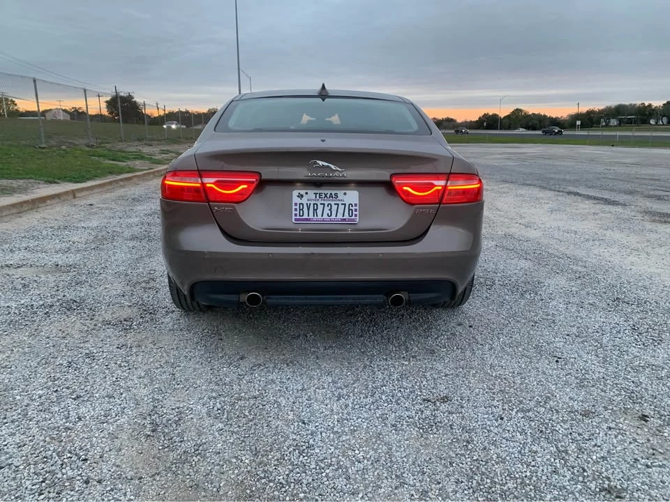 2017 Jaguar XE - Image 3 of 7