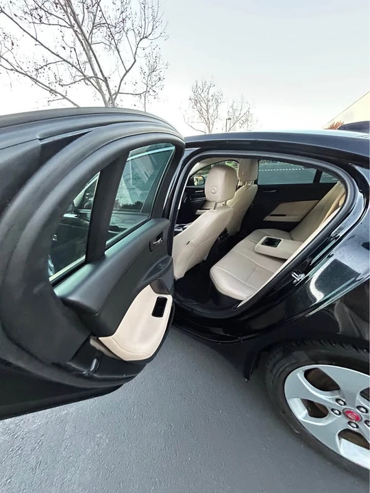 2017 Jaguar XE - Image 14 of 16