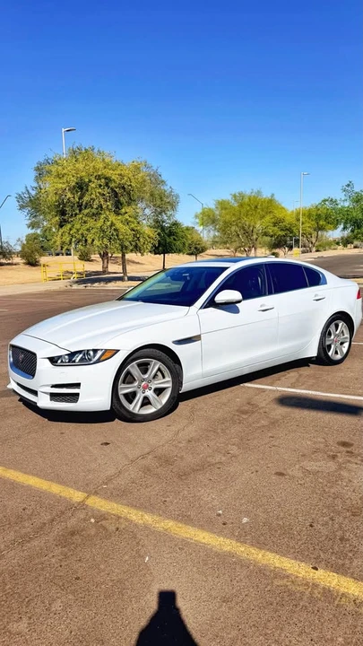 2017 Jaguar XE - Image 7 of 20