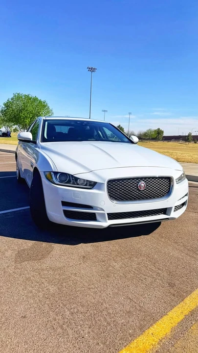 2017 Jaguar XE - Image 6 of 20
