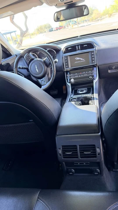 2017 Jaguar XE - Image 17 of 20