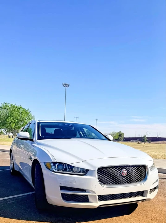 2017 Jaguar XE - Image 5 of 20