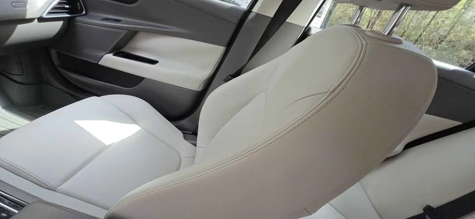 2017 Jaguar XE - Image 8 of 14