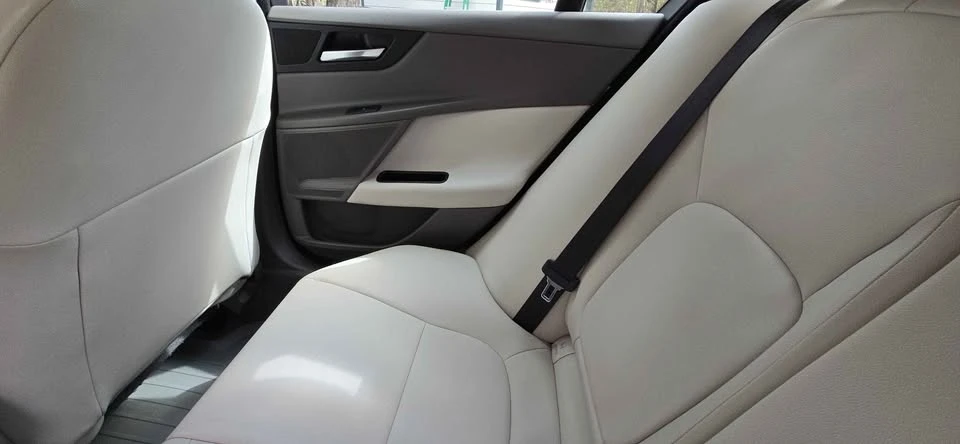 2017 Jaguar XE - Image 6 of 14