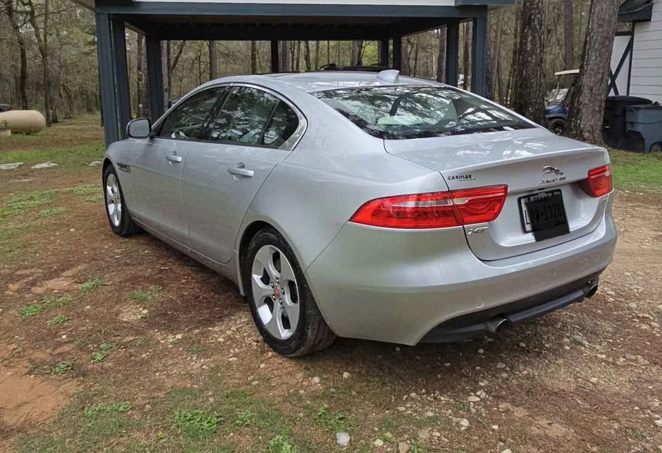 2017 Jaguar XE - Image 4 of 14