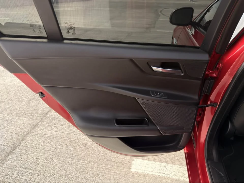 2017 Jaguar XE - Image 16 of 20