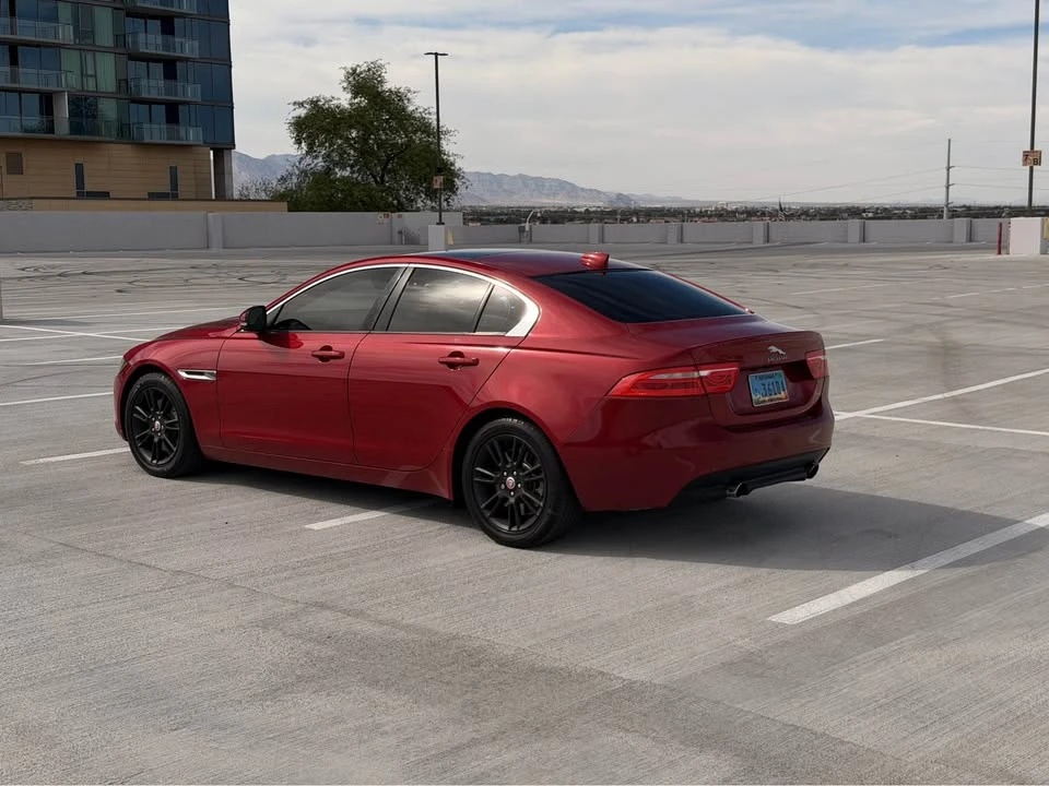 2017 Jaguar XE - Image 7 of 20