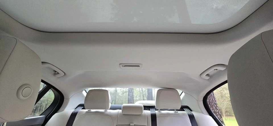 2017 Jaguar XE - Image 11 of 14