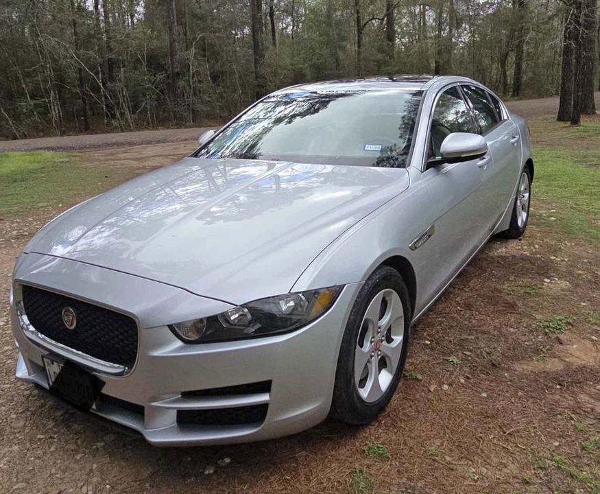 2017 Jaguar XE - Image 3 of 14