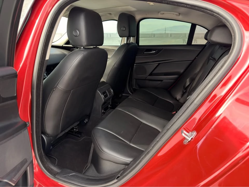 2017 Jaguar XE - Image 15 of 20