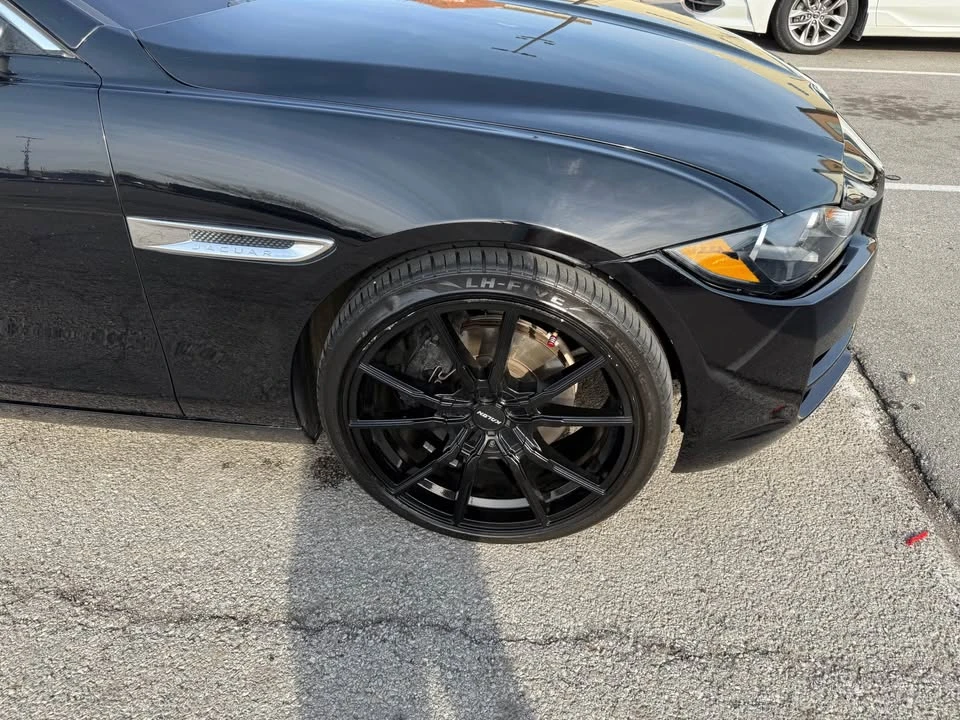 2017 Jaguar XE - Image 3 of 7