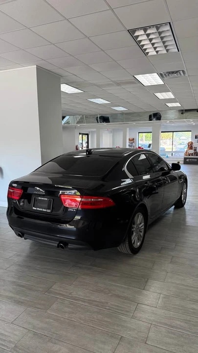 2017 Jaguar XE - Image 5 of 15