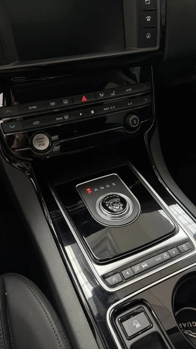 2017 Jaguar XE - Image 11 of 15
