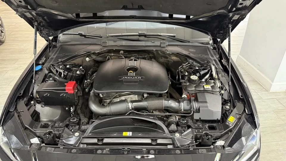 2017 Jaguar XE - Image 14 of 15