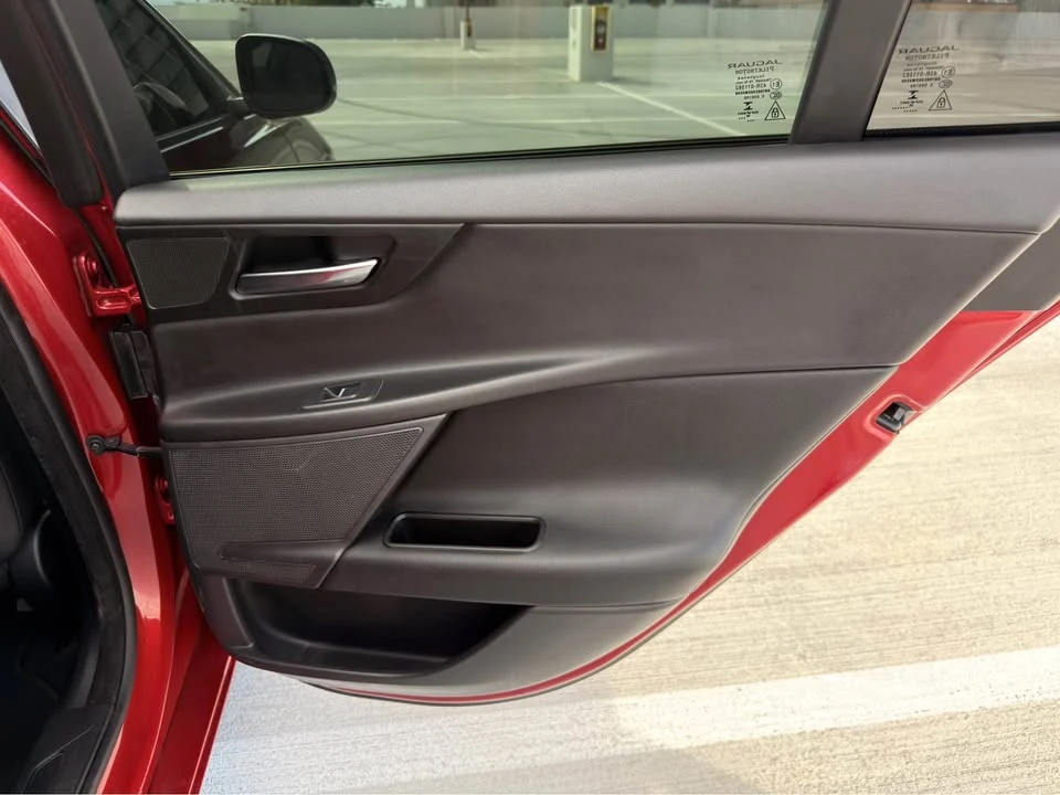 2017 Jaguar XE - Image 17 of 20