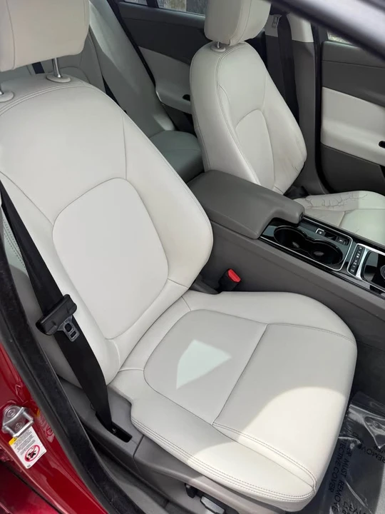 2017 Jaguar XE - Image 18 of 20