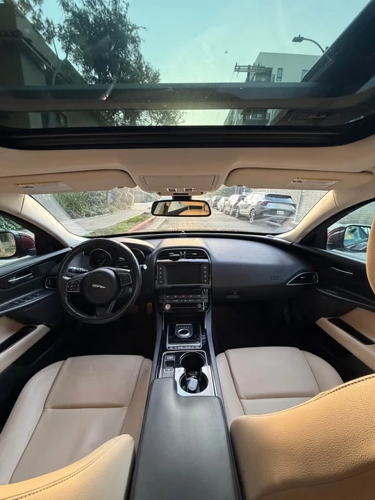 2017 Jaguar XE - Image 7 of 16