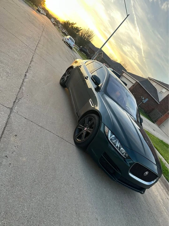 2017 Jaguar XE - Image 9 of 9