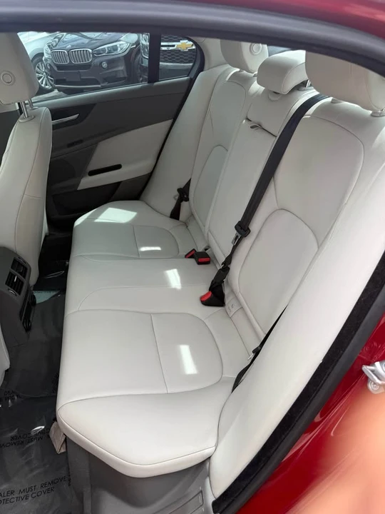 2017 Jaguar XE - Image 15 of 20