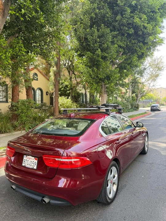 2017 Jaguar XE - Image 3 of 16