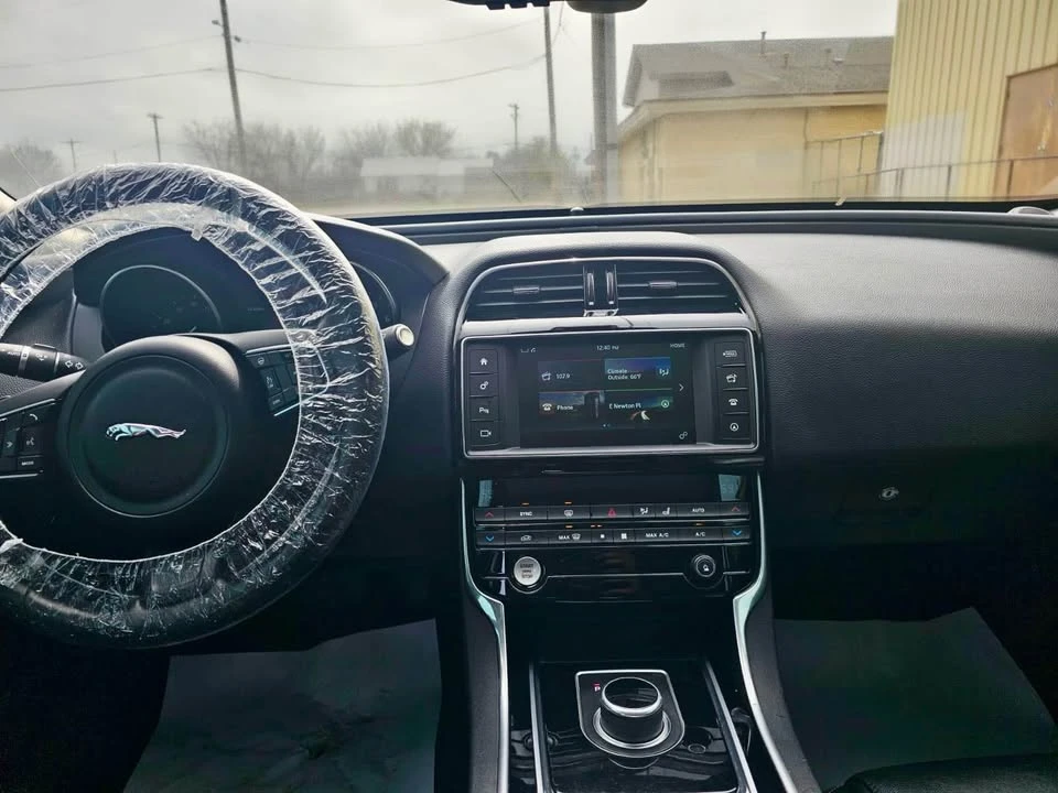 2017 Jaguar XE - Image 6 of 7