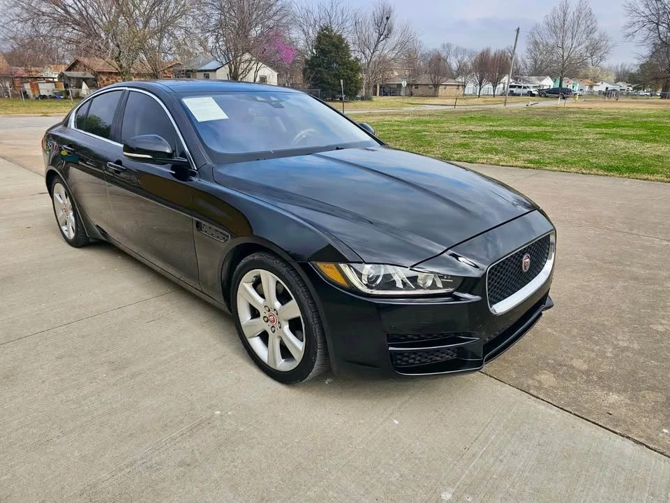 2017 Jaguar XE - Image 2 of 7