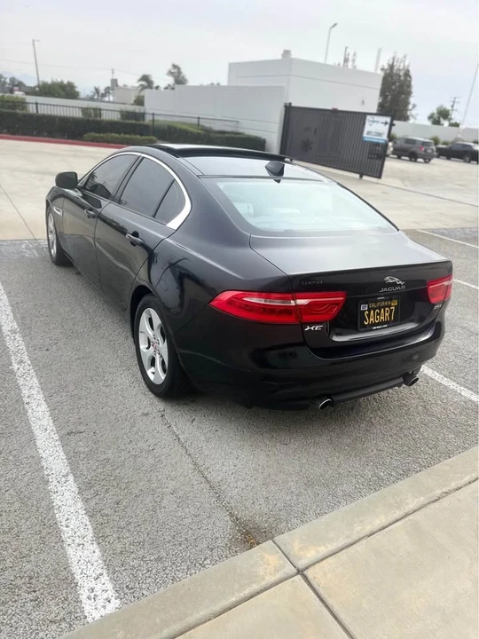 2017 Jaguar XE - Image 3 of 9