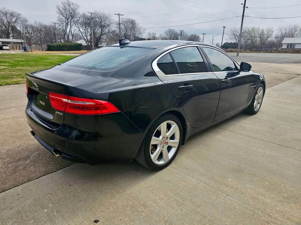 2017 Jaguar XE - Image 3 of 7