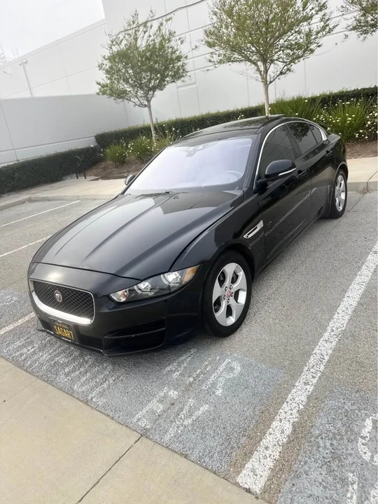 2017 Jaguar XE - Image 2 of 9
