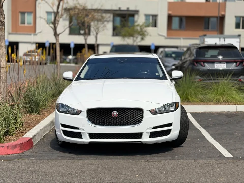 2017 Jaguar XE - Image 3 of 14