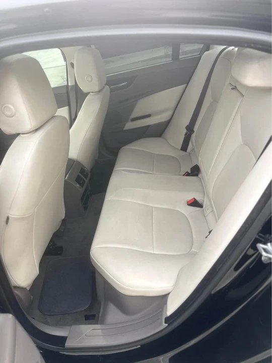 2017 Jaguar XE - Image 6 of 9