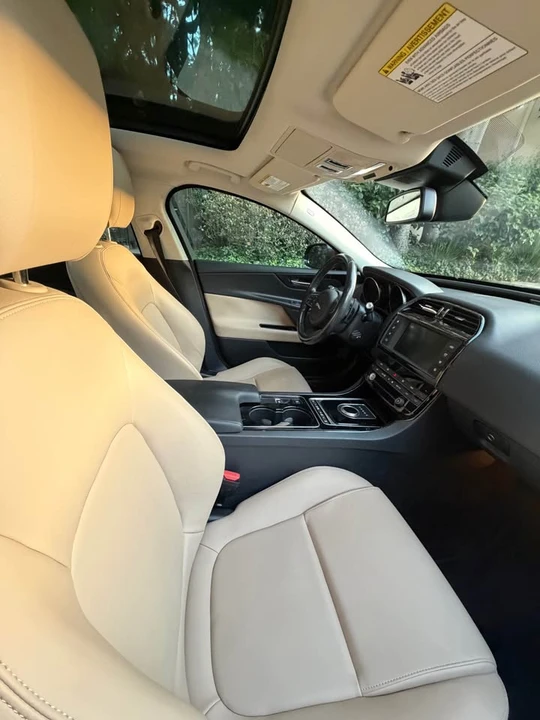 2017 Jaguar XE - Image 10 of 16