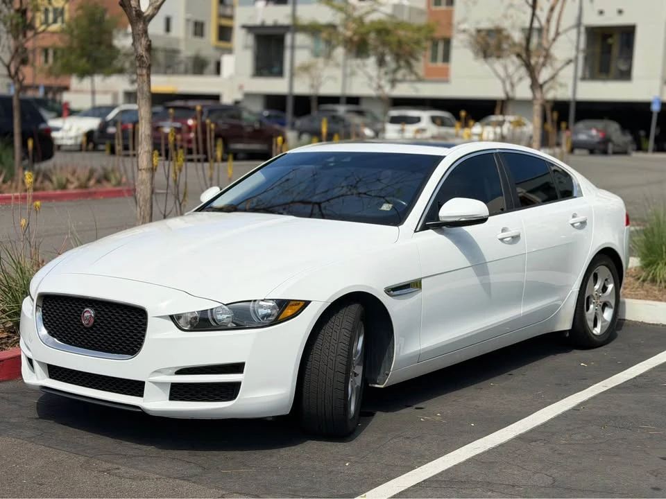 2017 Jaguar XE - Image 4 of 14