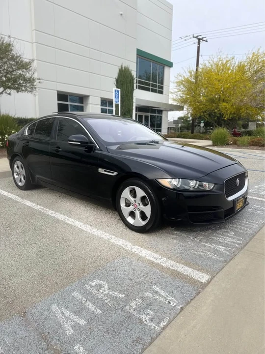 2017 Jaguar XE - Image 10 of 11