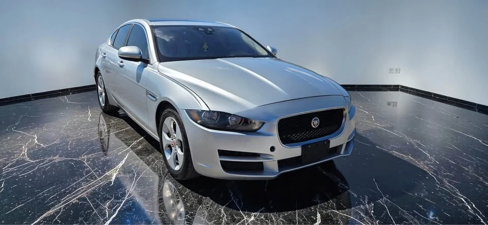 2017 Jaguar XE - Image 7 of 8