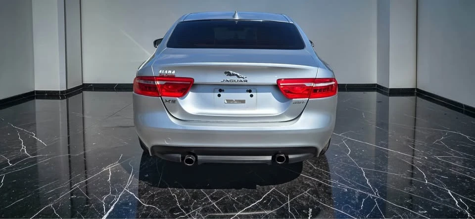 2017 Jaguar XE - Image 4 of 8