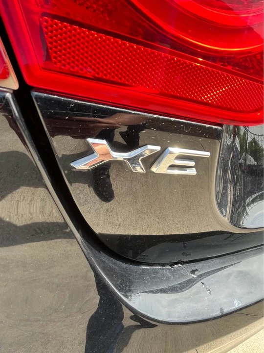 2017 Jaguar XE - Image 8 of 17