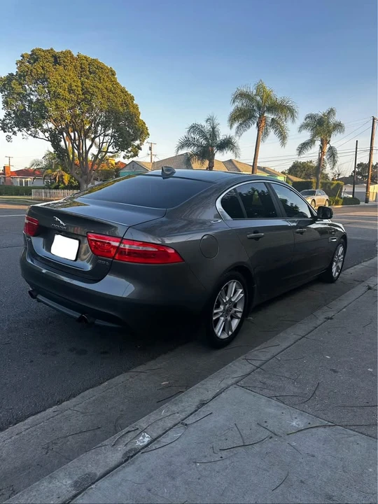 2017 Jaguar XE - Image 5 of 11