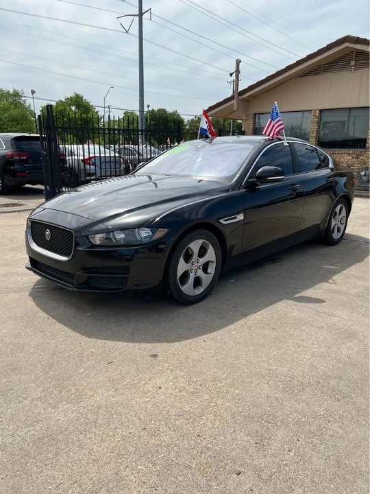 2017 Jaguar XE - Image 4 of 17
