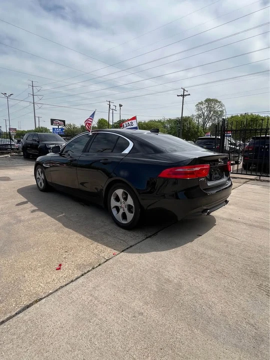 2017 Jaguar XE - Image 7 of 17